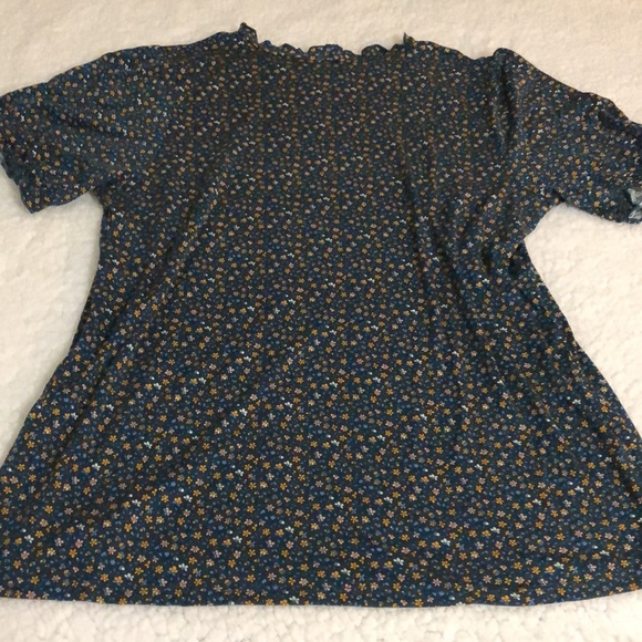 Tiny floral pattern top - Picture 4 of 8